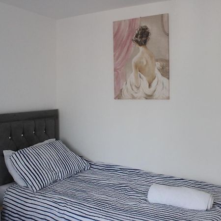 Exquisite And Modern 2 Bed Maisonette 哈姆斯沃思 外观 照片